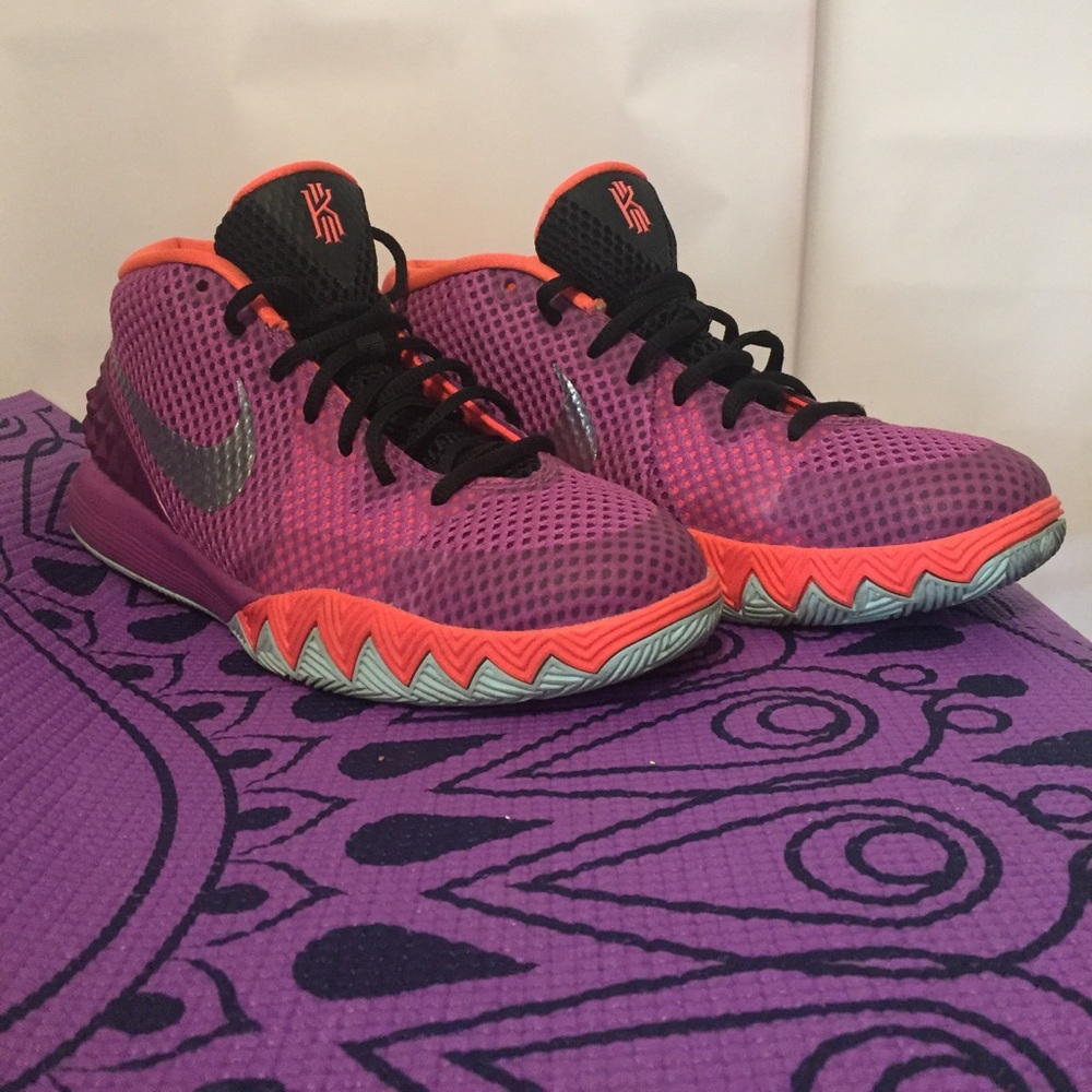 Nike Kyrie Irving Easter Shoe